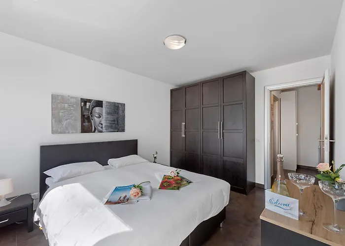 Art - Happy Apartment Locarno