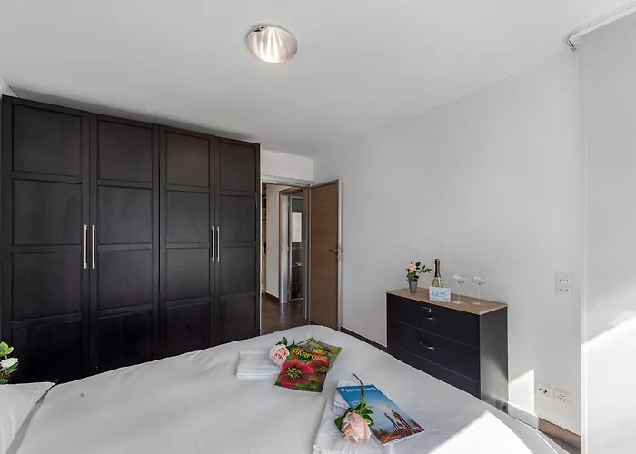 Apartment Art - Happy Locarno